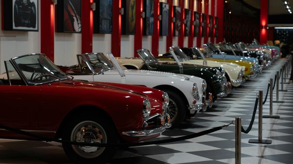 Quels sont les meilleurs produits pour restaurer les plastiques extérieurs d'une voiture de luxe?